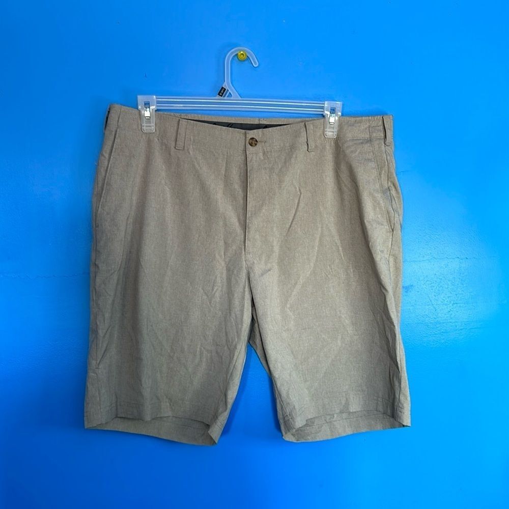Ben Hogan Men’s Golf Shorts Taupe Flat Front Size 40 Casual Lightweight